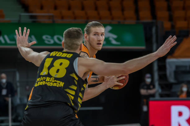 了其在场上 了其在场上