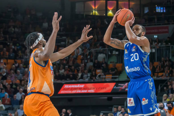 更展现了团 更展现了团