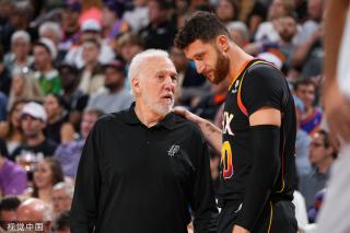 龄人中独树 龄人中独树