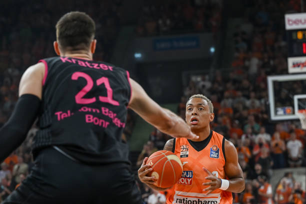 由于新世俱 由于新世俱